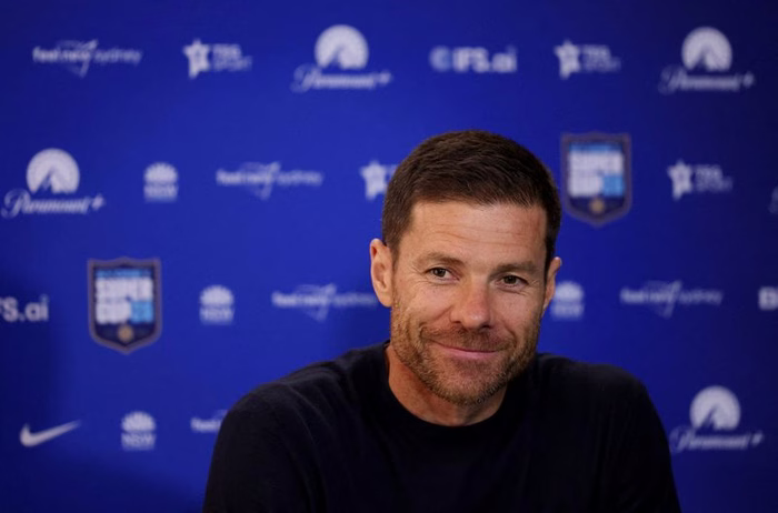 Xabi Alonso admite falhas no Real Madrid, mas diz que "cicatriz está curada"