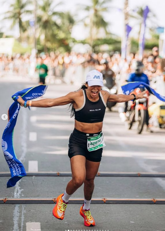 Alagoana e pernambucano vencem a Maratona Internacional de Maceió