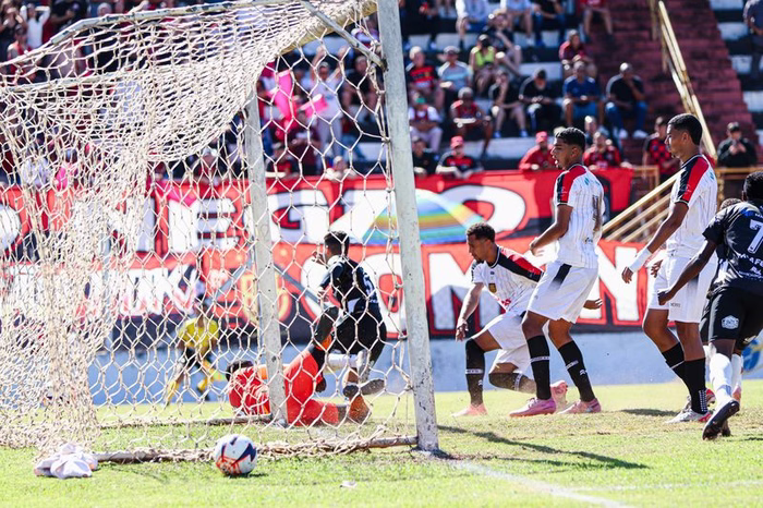 Independente vence Flamengo-SP nos pênaltis e conquista acesso