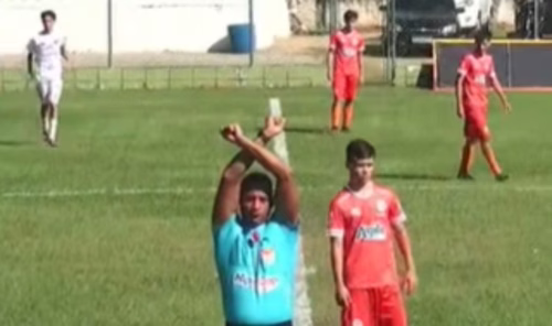 Árbitro vítima de racismo deixa partida para ir à delegacia no sub-15