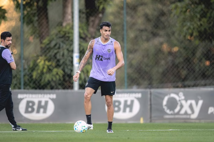 Advertido pelo Atlético-MG, Reinier pede desculpas por xingar torcedor