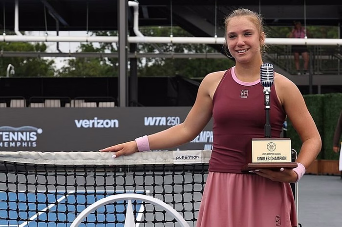 Liutova vira o jogo e estreia na WTA com título aos 16 anos