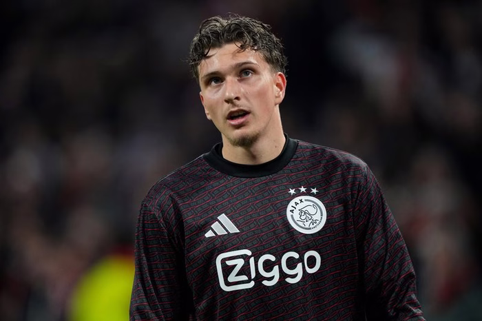 Godts verso il PSG? L'agente apre: “Troveremo l'accordo”. Cruijff: “Vogliamo trattenerlo”