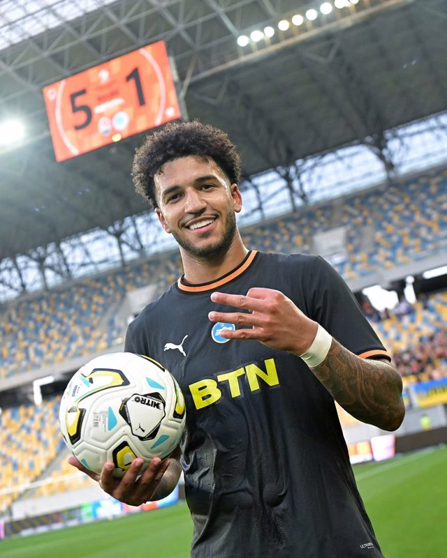 Kauã Elias brilha com hat-trick na estreia pelo Shakhtar Donetsk