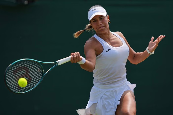 WTA Toronto 2026, avanzano Bouzas Maneiro e Golubic. La pioggia condiziona il gioco