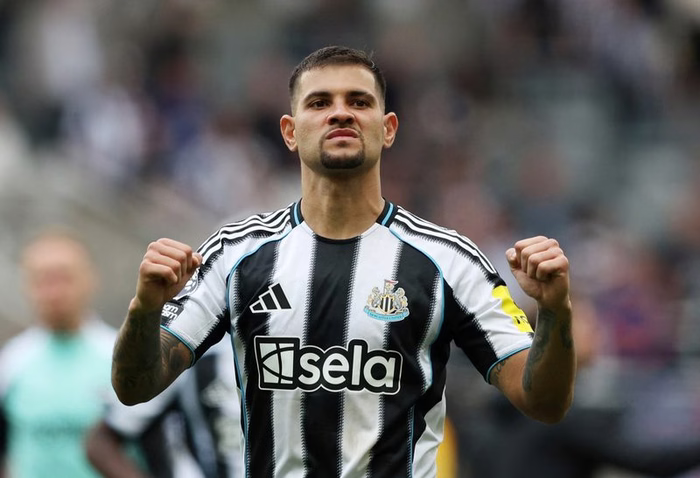 Bruno Guimarães se reapresenta ao Newcastle sob mira do Arsenal