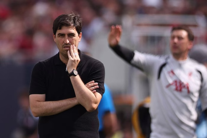 Liverpool sofre virada do Leeds em amistoso e perde invencibilidade sob comando de Iraola