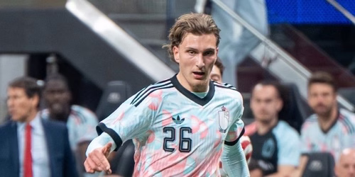 L’Ajax rejette une première offre du PSG pour Mika Godts