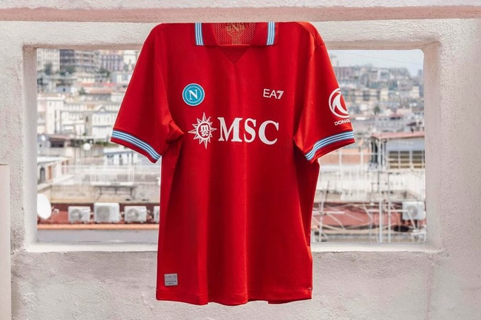 Napoli troca o azul pelo vermelho em terceira camisa especial do centenário