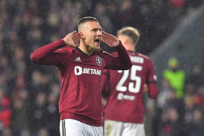 Lyon sofre virada do Sparta Praga no jogo de ida das qualificatórias da Champions