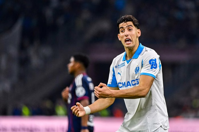 Mercato OM : la Real Sociedad débarque pour Nayef Aguerd