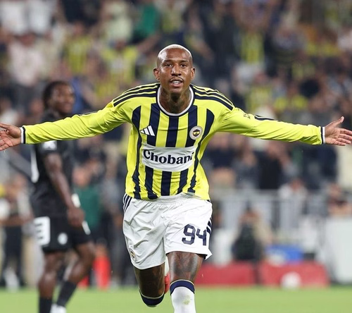 Brasileiro marca, e Fenerbahçe abre vantagem nas qualificatórias da Champions