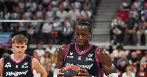Ecarté du Boulazac Basket Dordogne, le pivot américain Ousman Krubally rebondit à Saint