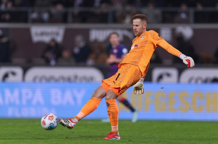 Offiziell: Péter Gulácsi verlässt RB Leipzig nach elf Jahren – Wechsel zu Villarreal bestätigt