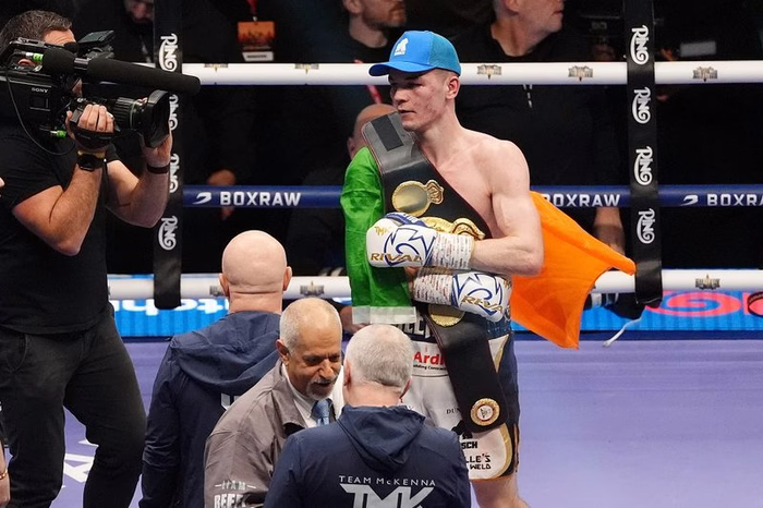 McKenna snobba Oliha: “Lo batto, unifico le cinture e sfido Canelo Alvarez”
