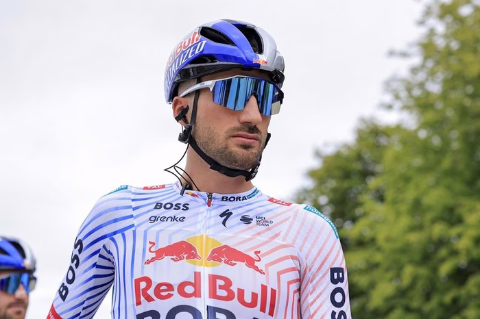 Gianni Moscon squalificato alla Vuelta a Burgos: scatta anche il secondo cartellino giallo