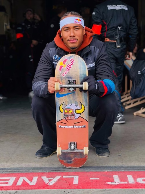 Gigante de 1,91m cria estilo próprio no skate e quer inspirar pessoas