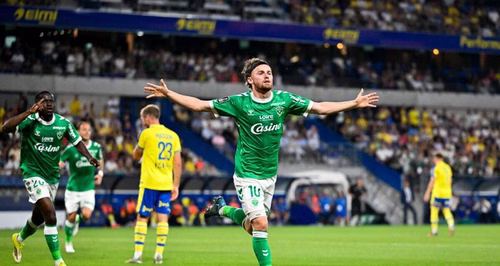 Ligue 2 : Saint-Étienne s'amuse, Nantes accroché, Laval réduit à dix... les scores à la pause
