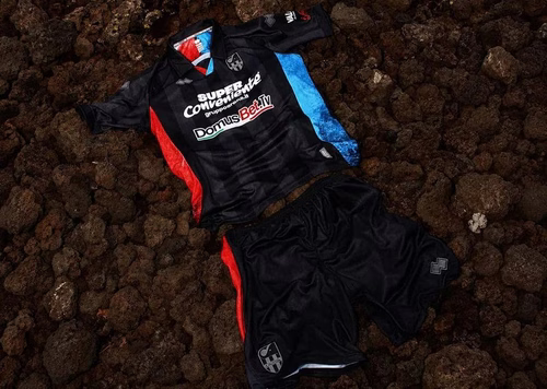 🔥 Catania, svelata la terza maglia degli etnei: debutto nella sfida contro il Vicenza