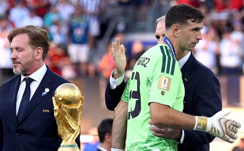 Wer will den Weltmeister-Torhüter?