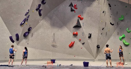 L'équipe de France d'escalade prépare le championnat d'Europe à Laval