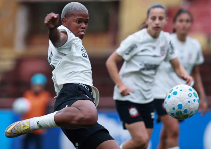 Corinthians goleia o Santos e segue na liderança do Brasileirão feminino
