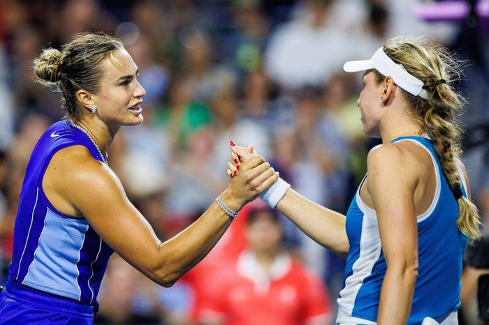 Ekaterina Alexandrova derrotó a Aryna Sabalenka en Toronto y avanzó a los cuartos de final