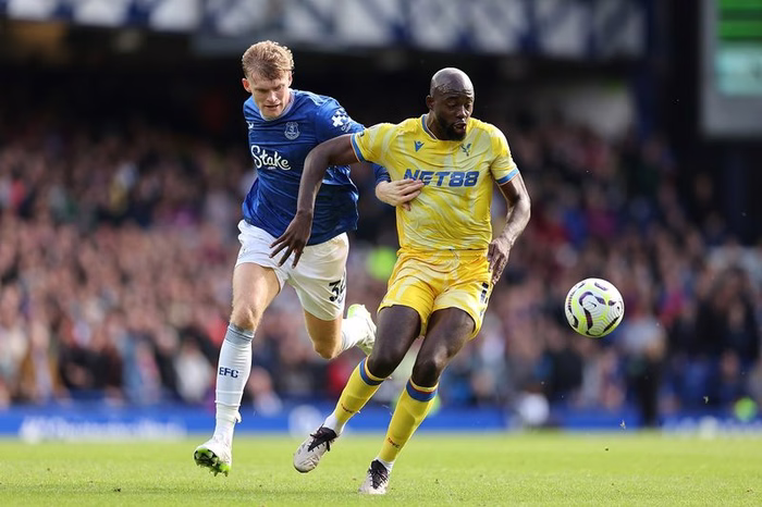 Crystal Palace and Everton working on Dwight McNeil and Brennan Johnson swap