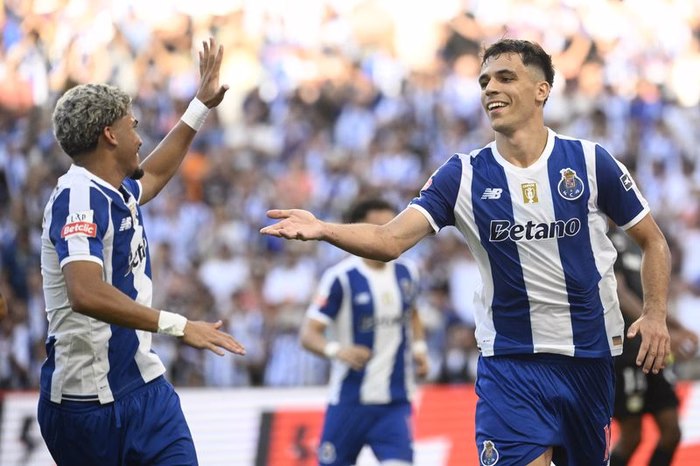 Porto faz dois gols de pênalti e estreia com vitória no Campeonato Português