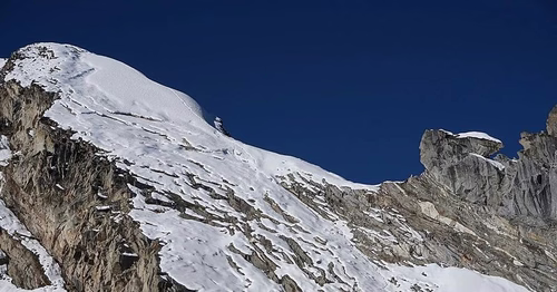 El deshielo del monzón devuelve los cuerpos de los cinco alpinistas del Yalung Ri