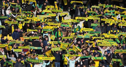 Ligue 2 : trois supporters de Saint-Étienne en garde à vue, un parcage complet pour Nantes à Laval