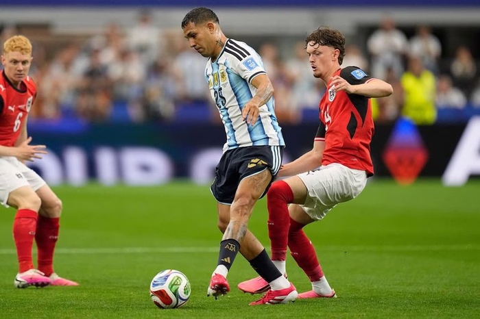 Facundo Medina a Bayer Leverkusen: el séptimo mundialista que cambia de club, y puede haber más