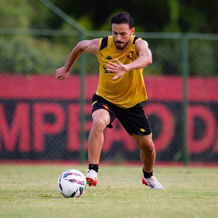 Yago Felipe negocia saída do Sport e pode ir para a Chapecoense