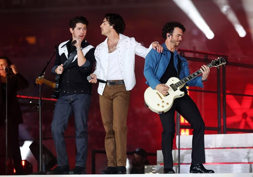 NFL: Jonas Brothers será a atração do show do intervalo na Austrália