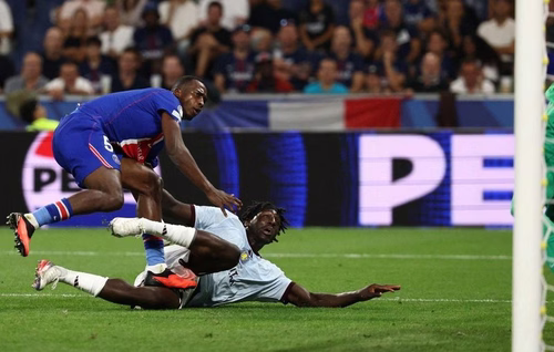 EN DIRECT PSG - Aston Villa : Paris en souffrance et rejoint au score… Dembélé remplace Akliouche dès la mi-temps...