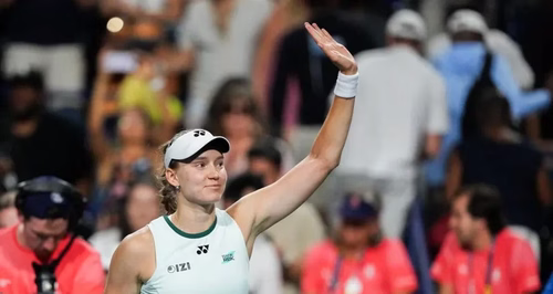 WTA 1000 de Toronto : au bord du gouffre, Elena Rybakina réalise l’impossible et s’offre un choc royal