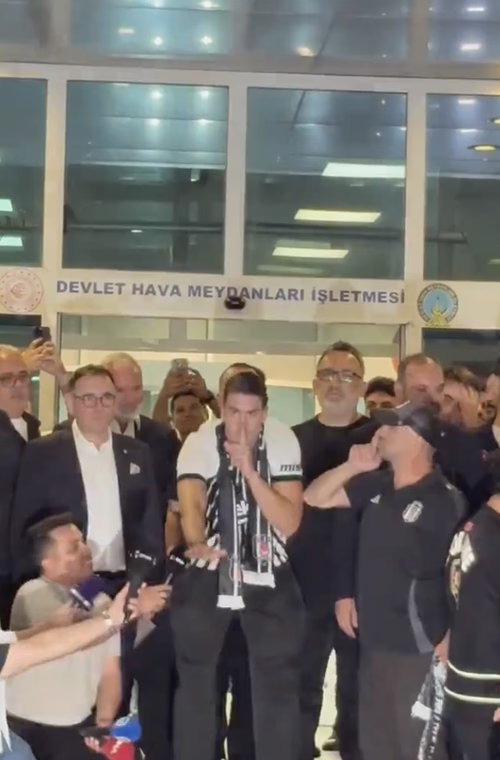 🤫 Vlahovic è sbarcato a Istanbul ed è già leader! Accoglienza da STAR 🎥