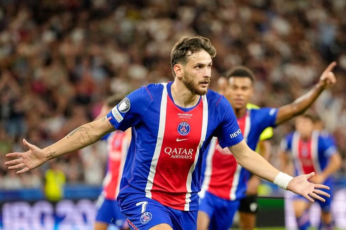 Calcio, il PSG si prende anche la Supercoppa Europea. Kvaratskhelia e Doué stendono l’Aston Villa