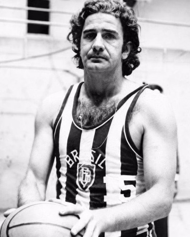 Morre aos 87 anos Carlos Massoni, campeão mundial de basquete