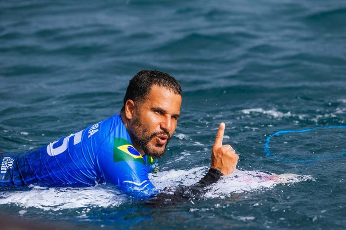 Líder da WSL, Italo Ferreira abre vantagem na ponta, mas prega cautela