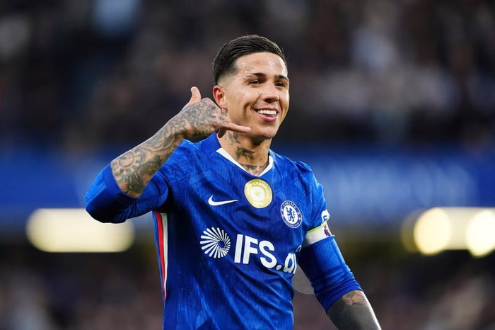 Transfer news LIVE: Chelsea’s Enzo Fernandez deadline looms, Arsenal eye up shock Osimhen move, Rodri exit latest