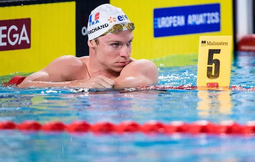 EN DIRECT Championats d’Europe de natation : Mission record du monde pour Léon Marchand sur 200 m papillon… Suivez les courses…