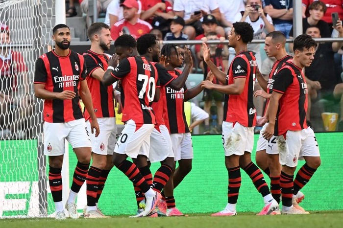 Em jogo de seis gols, Milan vence Manchester United de virada