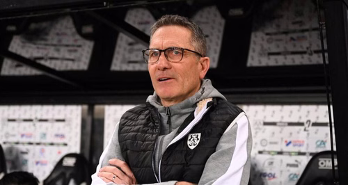 Ligue 3 : « Je veux bien perdre des matchs, mais pas comme ça », Alain Pochat (Amiens) déçu après La Roche VF