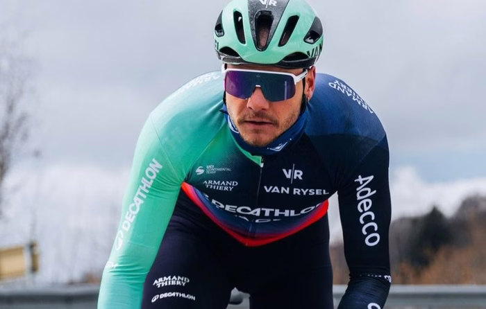 Cyclisme : Comment le biathlète Emilien Jacquelin prépare avec « excitation » ses débuts professionnels à Avranches