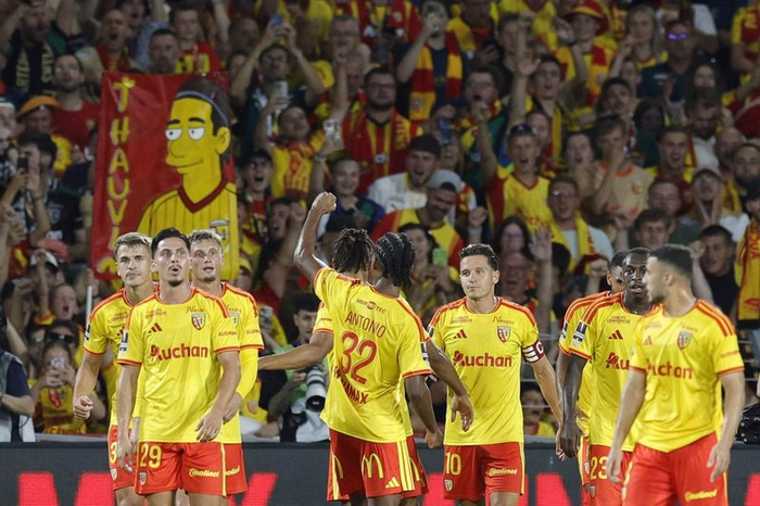 Lens vence PSG e conquista Supercopa da França pela primeira vez
