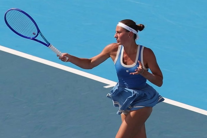 Kostyuk vence jogo dramático, Jovic e Alexandrova também avançam