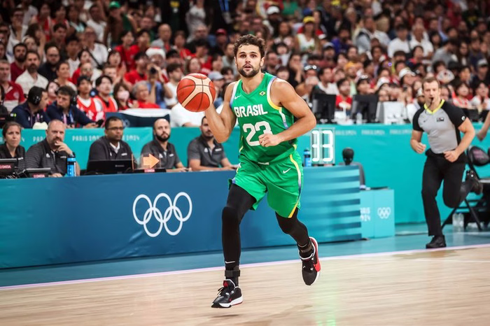 Seleção brasileira de basquete: Raulzinho volta em convocação