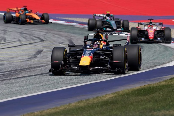 F1: FIA libera 'asa macarena', mas cita alerta com Red Bull