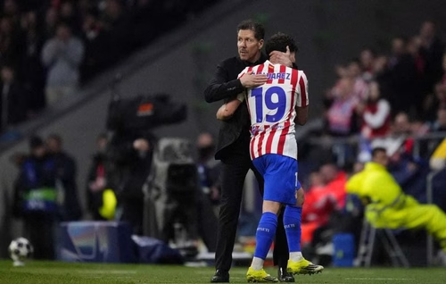 Atlético de Madrid : Diego Simeone met un stop définitif au Barça dans le dossier Julian Alvarez